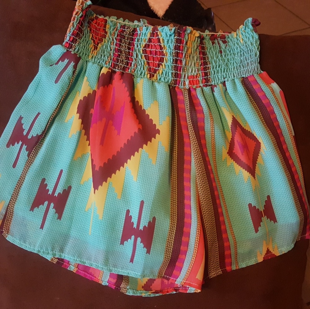 Southwestern print shorts like new